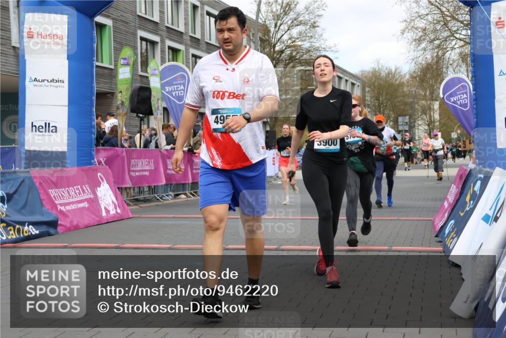 12.04.2026 - 45. Internationalen Wilhelmsburger Insellauf Strokosch-Dieckow http://msf.ph/oto/9462220 12.04.2026 13:17:56 Ziel 4957, 3900, 5759, 2030, 3199, 3453, 3455 meine-sportfotos.de
