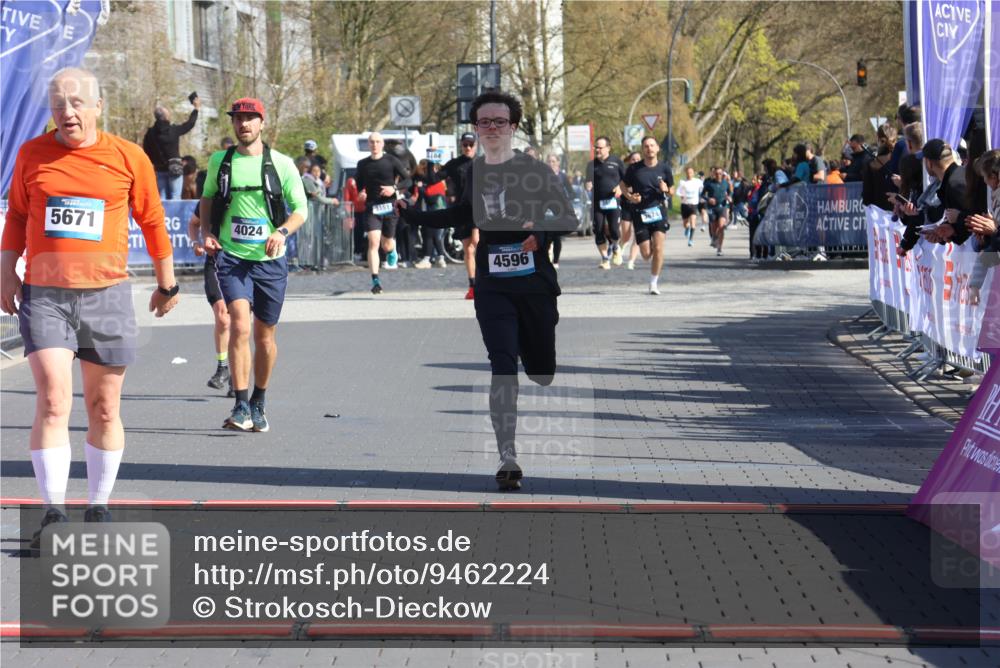 12.04.2026 - 45. Internationalen Wilhelmsburger Insellauf Strokosch-Dieckow http://msf.ph/oto/9462224 12.04.2026 10:52:24 Ziel 4414, 5671, 4596, 4024, 5789 meine-sportfotos.de