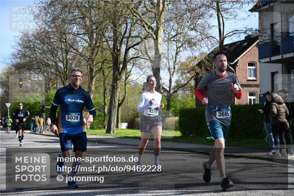 12.04.2026 - 45. Internationalen Wilhelmsburger Insellauf J. Mangold http://msf.ph/oto/9462228 12.04.2026 10:48:41 Ziel 3722, 4088, 4913, 4675, 3007, 4336, 3760, 3695, 5039, 2672, 4789, 4661, 5360, 5649, 5649, 2649, 2231, 3200, 4185, 2179, 3427, 2635, 2732, 2371 meine-sportfotos.de