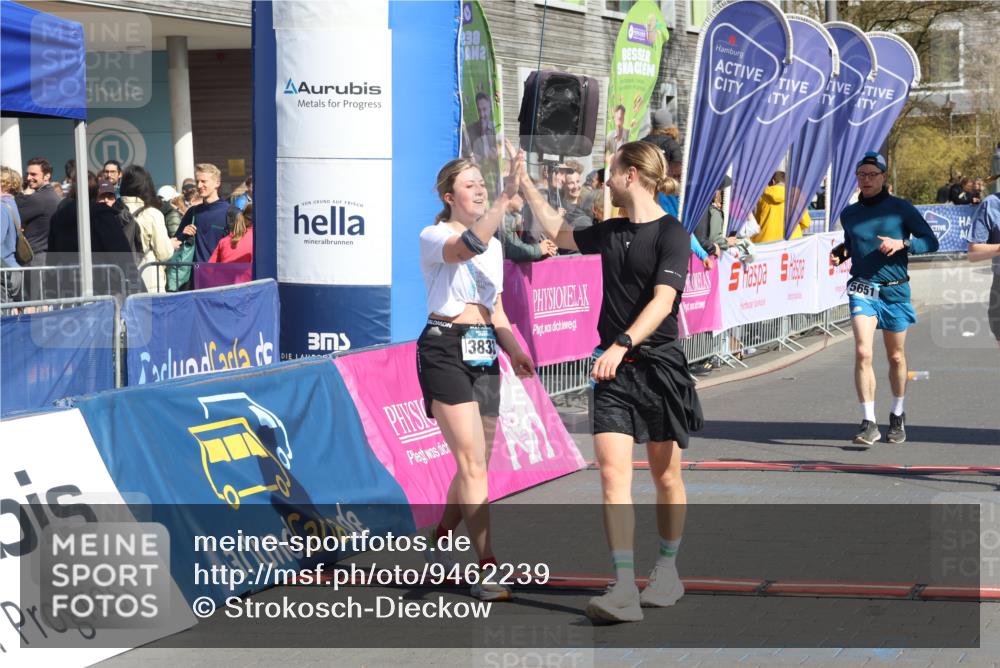 12.04.2026 - 45. Internationalen Wilhelmsburger Insellauf Strokosch-Dieckow http://msf.ph/oto/9462239 12.04.2026 11:10:31 Ziel 3833, 4251, 3077, 5651, 5851 meine-sportfotos.de