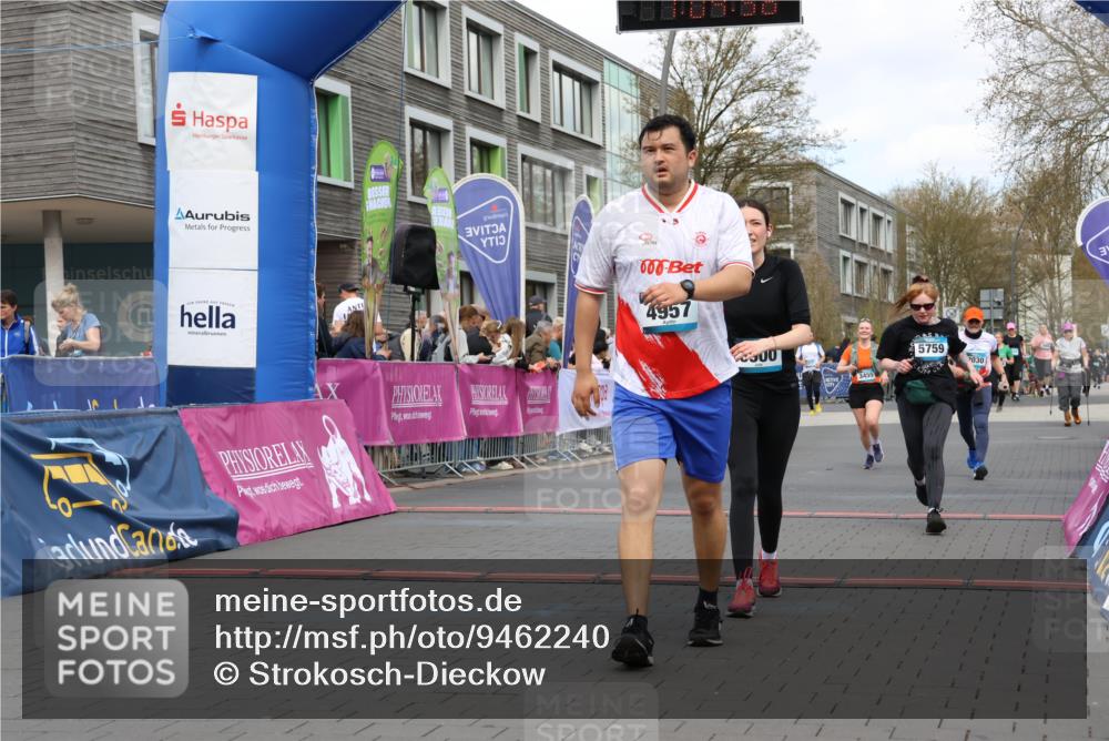 12.04.2026 - 45. Internationalen Wilhelmsburger Insellauf Strokosch-Dieckow http://msf.ph/oto/9462240 12.04.2026 13:17:55 Ziel 4957, 3900, 5759, 2030, 3199, 3453, 3455 meine-sportfotos.de