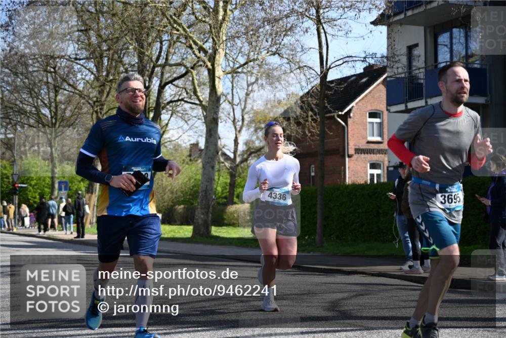12.04.2026 - 45. Internationalen Wilhelmsburger Insellauf J. Mangold http://msf.ph/oto/9462241 12.04.2026 10:48:42 Ziel 4913, 4675, 3007, 4336, 3760, 3695, 5039, 2672, 4789, 4661, 5360, 5649, 2649, 2649, 2231, 3200, 4185, 2179, 3427, 2635, 2732, 2371 meine-sportfotos.de