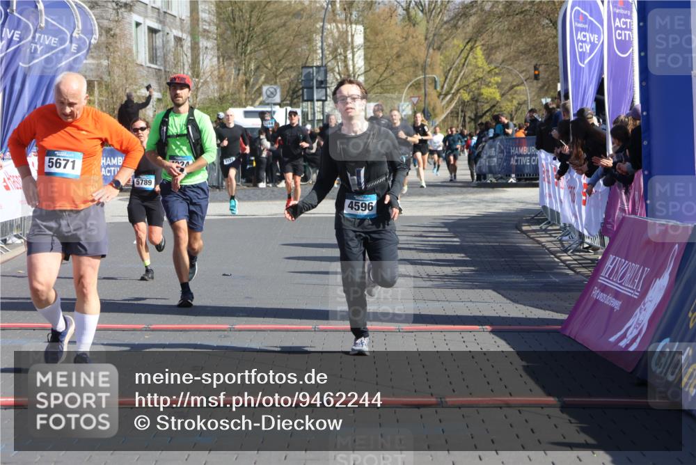 12.04.2026 - 45. Internationalen Wilhelmsburger Insellauf Strokosch-Dieckow http://msf.ph/oto/9462244 12.04.2026 10:52:25 Ziel 4414, 5671, 4596, 4024, 5789 meine-sportfotos.de