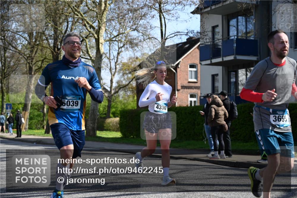 12.04.2026 - 45. Internationalen Wilhelmsburger Insellauf J. Mangold http://msf.ph/oto/9462245 12.04.2026 10:48:42 Ziel 4913, 4675, 3007, 4336, 3760, 3695, 5039, 2672, 4789, 4661, 5360, 5649, 2649, 2649, 2231, 3200, 4185, 2179, 3427, 2635, 2732, 2371 meine-sportfotos.de