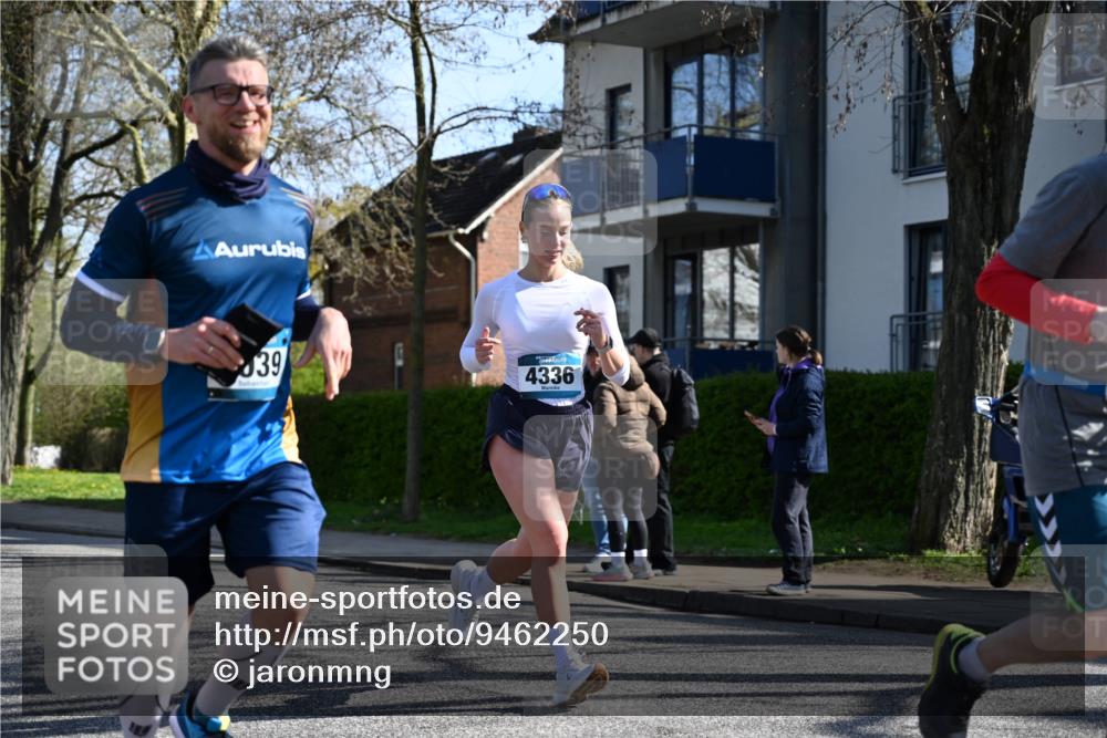 12.04.2026 - 45. Internationalen Wilhelmsburger Insellauf J. Mangold http://msf.ph/oto/9462250 12.04.2026 10:48:42 Ziel 4913, 4675, 3007, 4336, 3760, 3695, 5039, 2672, 4789, 4661, 5360, 5649, 2649, 2649, 2231, 3200, 4185, 2179, 3427, 2635, 2732, 2371 meine-sportfotos.de