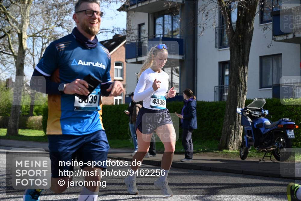 12.04.2026 - 45. Internationalen Wilhelmsburger Insellauf J. Mangold http://msf.ph/oto/9462256 12.04.2026 10:48:42 Ziel 4913, 4675, 3007, 4336, 3760, 3695, 5039, 2672, 4789, 4661, 5360, 5649, 2649, 2649, 2231, 3200, 4185, 2179, 3427, 2635, 2732, 2371 meine-sportfotos.de