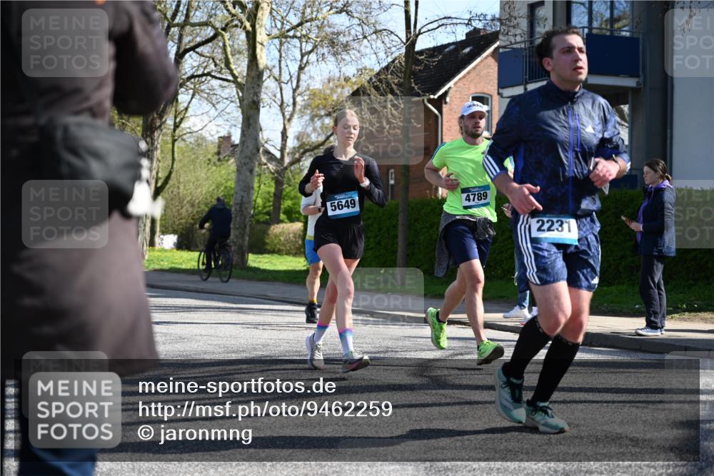 12.04.2026 - 45. Internationalen Wilhelmsburger Insellauf J. Mangold http://msf.ph/oto/9462259 12.04.2026 10:48:53 Ziel 4336, 3760, 3695, 5039, 2672, 4789, 4661, 5360, 5649, 2649, 2231, 3200, 4185, 2179, 3427, 2635, 2732, 2371, 3363, 2661, 4715, 2392 meine-sportfotos.de