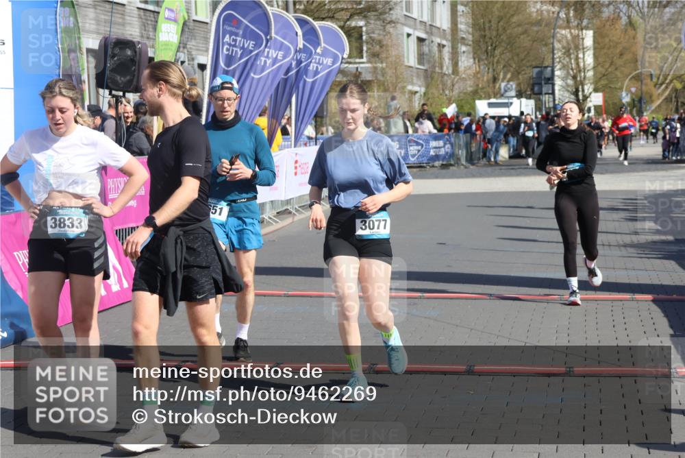 12.04.2026 - 45. Internationalen Wilhelmsburger Insellauf Strokosch-Dieckow http://msf.ph/oto/9462269 12.04.2026 11:10:33 Ziel 3077, 5651, 5851 meine-sportfotos.de
