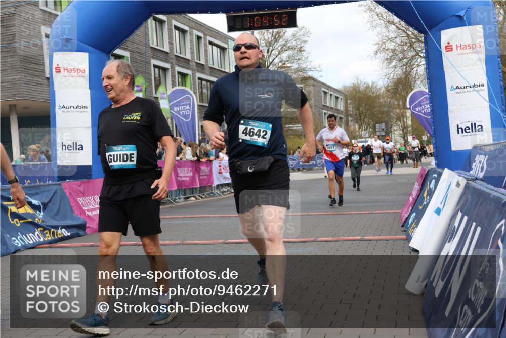 12.04.2026 - 45. Internationalen Wilhelmsburger Insellauf Strokosch-Dieckow http://msf.ph/oto/9462271 12.04.2026 13:17:51 Ziel 5532, 4392, 4642, 4957, 3900, 5759 meine-sportfotos.de
