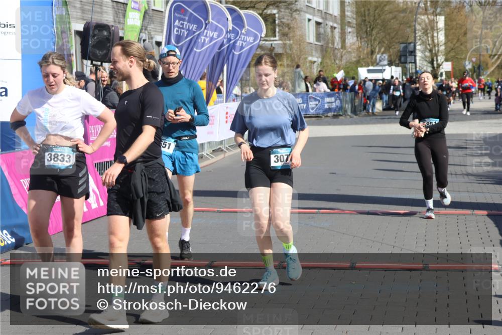 12.04.2026 - 45. Internationalen Wilhelmsburger Insellauf Strokosch-Dieckow http://msf.ph/oto/9462276 12.04.2026 11:10:33 Ziel 3077, 5651, 5851 meine-sportfotos.de