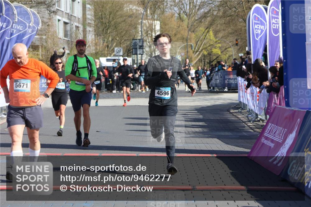 12.04.2026 - 45. Internationalen Wilhelmsburger Insellauf Strokosch-Dieckow http://msf.ph/oto/9462277 12.04.2026 10:52:25 Ziel 4414, 5671, 4596, 4024, 5789 meine-sportfotos.de