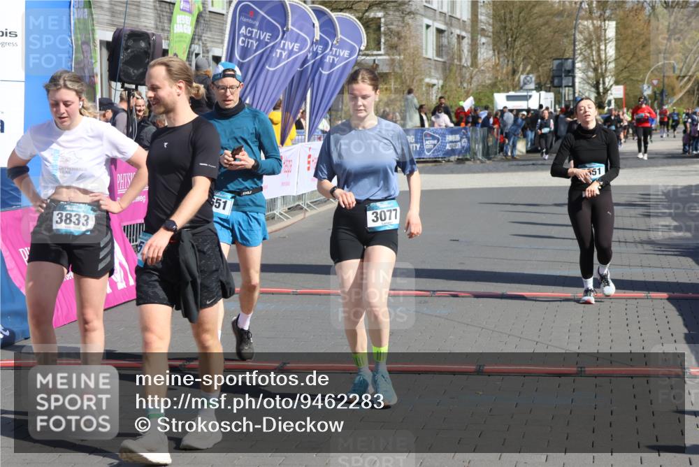 12.04.2026 - 45. Internationalen Wilhelmsburger Insellauf Strokosch-Dieckow http://msf.ph/oto/9462283 12.04.2026 11:10:33 Ziel 3077, 5651, 5851 meine-sportfotos.de