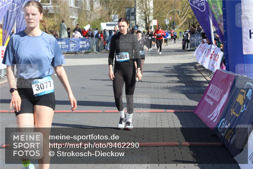 12.04.2026 - 45. Internationalen Wilhelmsburger Insellauf Strokosch-Dieckow http://msf.ph/oto/9462290 12.04.2026 11:10:34 Ziel 3077, 5651, 5851 meine-sportfotos.de