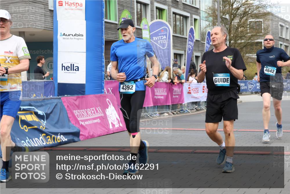 12.04.2026 - 45. Internationalen Wilhelmsburger Insellauf Strokosch-Dieckow http://msf.ph/oto/9462291 12.04.2026 13:17:49 Ziel 2571, 5001, 5532, 4392, 4642, 4957, 3900 meine-sportfotos.de