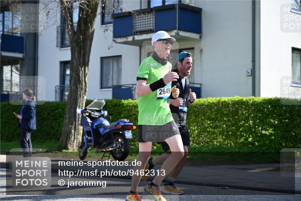 12.04.2026 - 45. Internationalen Wilhelmsburger Insellauf J. Mangold http://msf.ph/oto/9462313 12.04.2026 10:48:57 Ziel 4336, 3760, 3695, 5039, 2672, 4789, 4661, 5360, 5649, 2649, 2231, 3200, 4185, 2179, 3427, 3427, 2635, 2732, 2371, 3363, 2661, 4715, 2392, 3036, 2048 meine-sportfotos.de