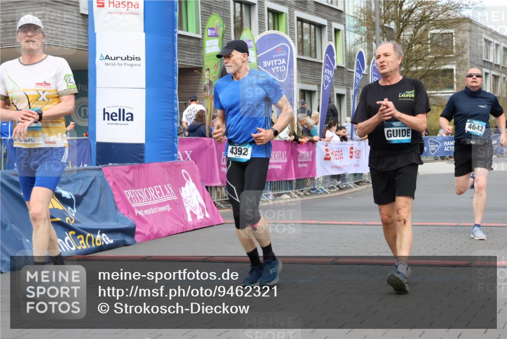 12.04.2026 - 45. Internationalen Wilhelmsburger Insellauf Strokosch-Dieckow http://msf.ph/oto/9462321 12.04.2026 13:17:49 Ziel 2571, 5001, 5532, 4392, 4642, 4957, 3900 meine-sportfotos.de