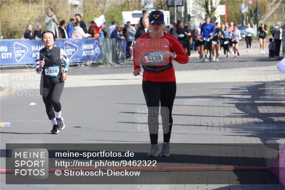 12.04.2026 - 45. Internationalen Wilhelmsburger Insellauf Strokosch-Dieckow http://msf.ph/oto/9462322 12.04.2026 11:10:43 Ziel 2336, 2528, 3239, 2859 meine-sportfotos.de