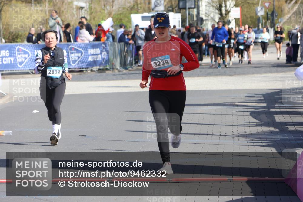 12.04.2026 - 45. Internationalen Wilhelmsburger Insellauf Strokosch-Dieckow http://msf.ph/oto/9462332 12.04.2026 11:10:43 Ziel 2336, 2528, 3239, 2859 meine-sportfotos.de