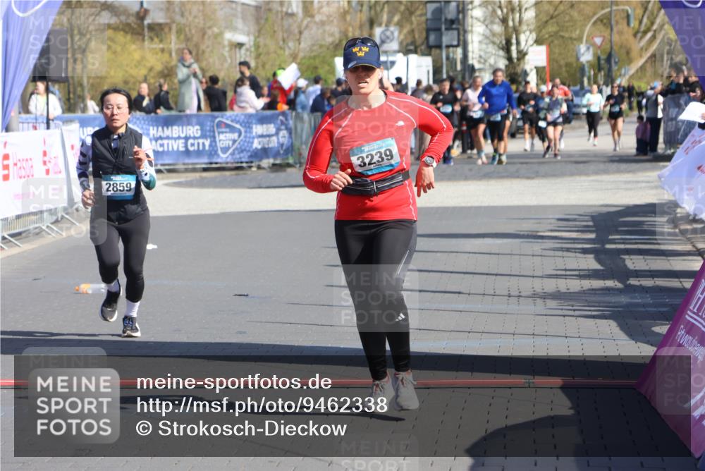 12.04.2026 - 45. Internationalen Wilhelmsburger Insellauf Strokosch-Dieckow http://msf.ph/oto/9462338 12.04.2026 11:10:44 Ziel 2528, 3239, 2859 meine-sportfotos.de