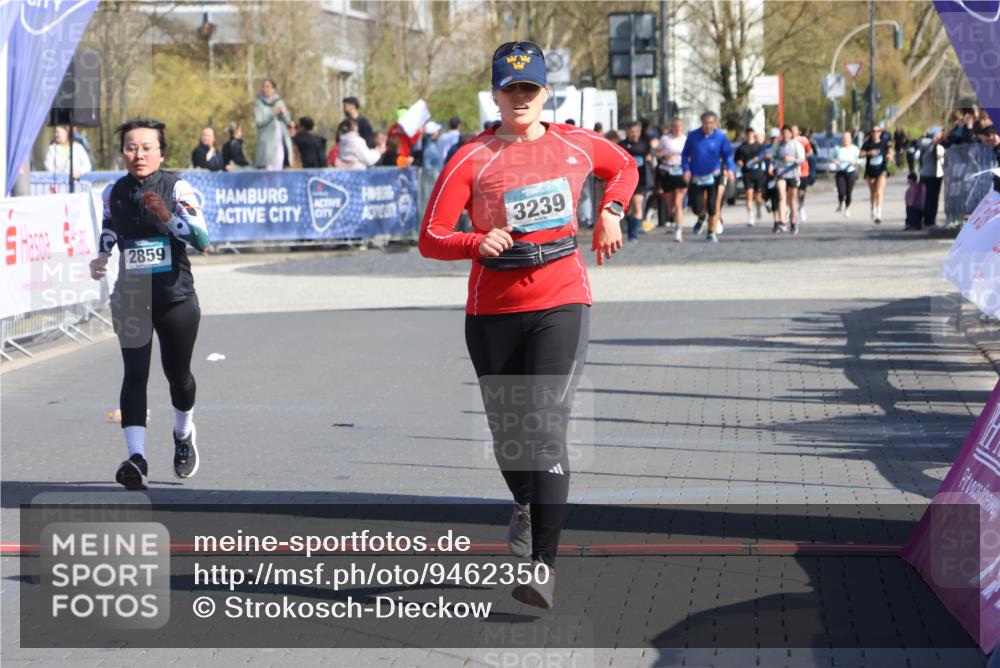 12.04.2026 - 45. Internationalen Wilhelmsburger Insellauf Strokosch-Dieckow http://msf.ph/oto/9462350 12.04.2026 11:10:45 Ziel 2528, 3239, 2859 meine-sportfotos.de