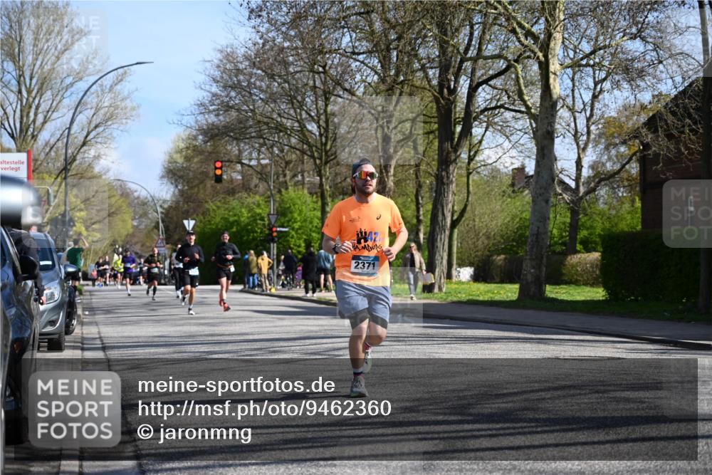 12.04.2026 - 45. Internationalen Wilhelmsburger Insellauf J. Mangold http://msf.ph/oto/9462360 12.04.2026 10:49:12 Ziel 4185, 2179, 3427, 2635, 2732, 2371, 3363, 2661, 4715, 2392, 3036, 2048, 3357, 2655, 5441, 3546, 2618, 2176, 2054 meine-sportfotos.de