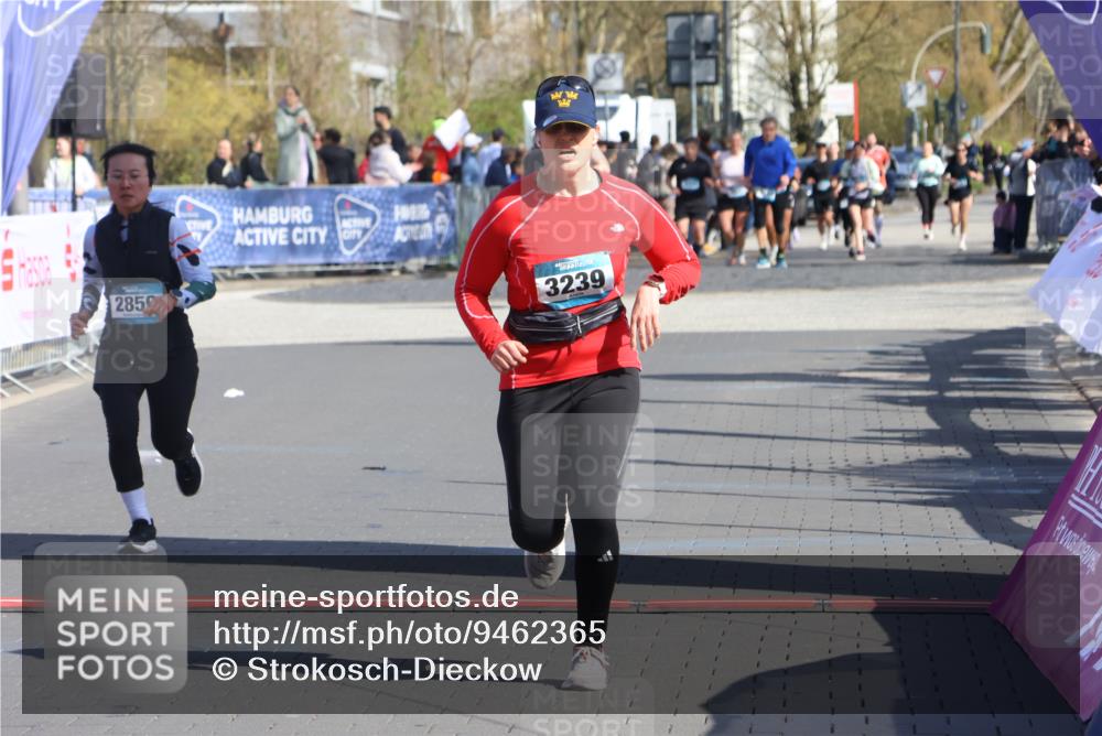 12.04.2026 - 45. Internationalen Wilhelmsburger Insellauf Strokosch-Dieckow http://msf.ph/oto/9462365 12.04.2026 11:10:45 Ziel 2528, 3239, 2859 meine-sportfotos.de