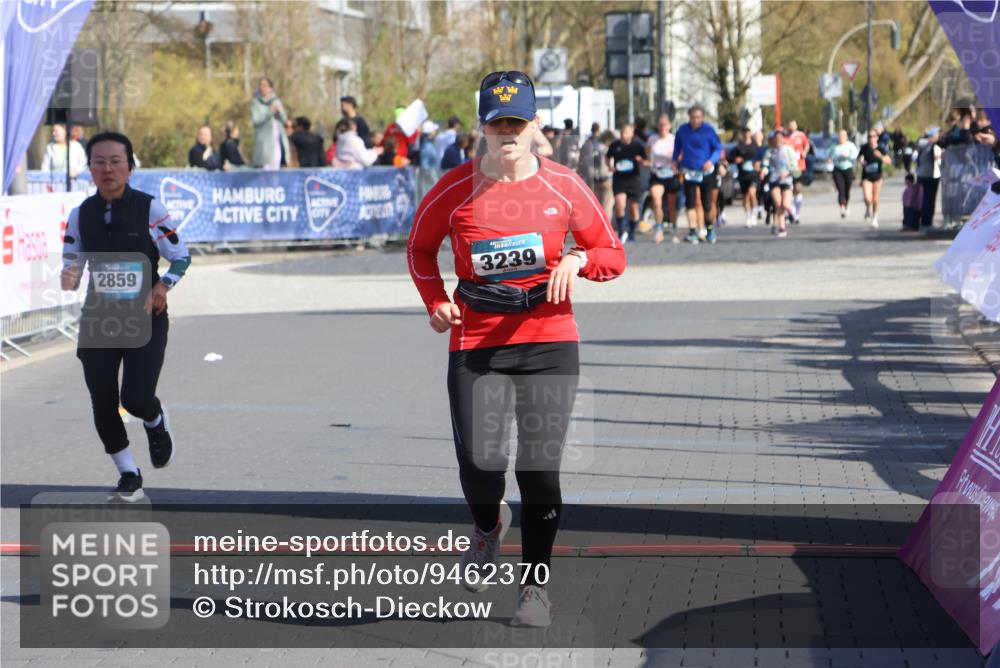 12.04.2026 - 45. Internationalen Wilhelmsburger Insellauf Strokosch-Dieckow http://msf.ph/oto/9462370 12.04.2026 11:10:45 Ziel 2528, 3239, 2859 meine-sportfotos.de