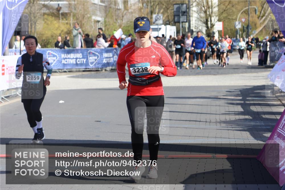 12.04.2026 - 45. Internationalen Wilhelmsburger Insellauf Strokosch-Dieckow http://msf.ph/oto/9462376 12.04.2026 11:10:45 Ziel 2528, 3239, 2859 meine-sportfotos.de