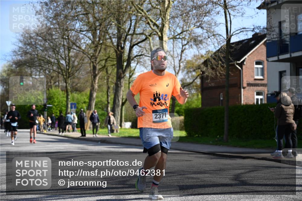 12.04.2026 - 45. Internationalen Wilhelmsburger Insellauf J. Mangold http://msf.ph/oto/9462381 12.04.2026 10:49:13 Ziel 3427, 2635, 2732, 2371, 3363, 2661, 4715, 4715, 2392, 3036, 2048, 3357, 2655, 5441, 3546, 2618, 2176, 2054 meine-sportfotos.de