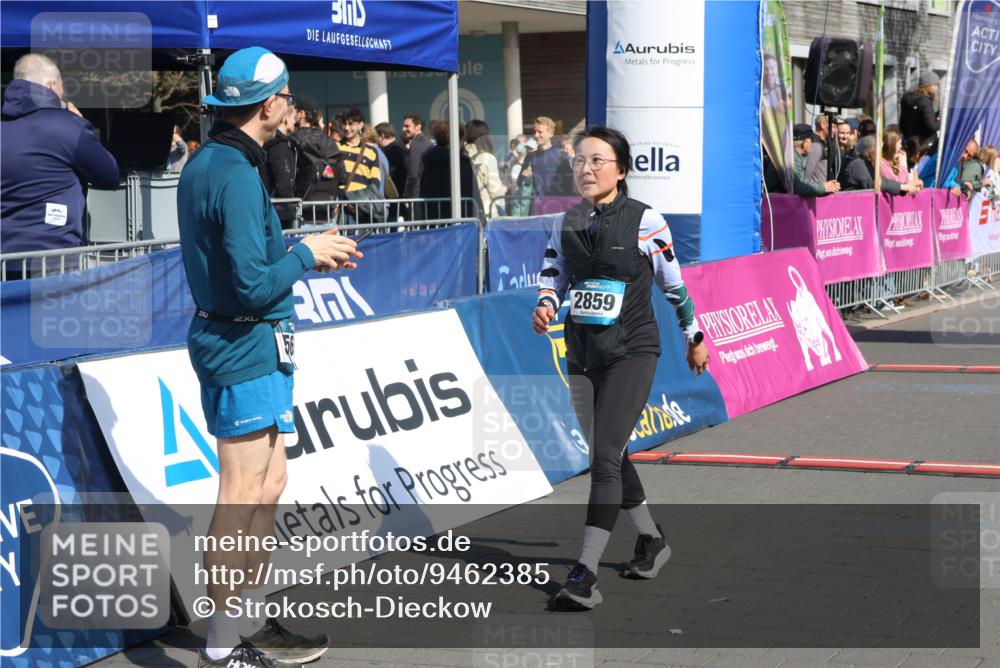 12.04.2026 - 45. Internationalen Wilhelmsburger Insellauf Strokosch-Dieckow http://msf.ph/oto/9462385 12.04.2026 11:10:49 Ziel 3239, 2859, 2811 meine-sportfotos.de