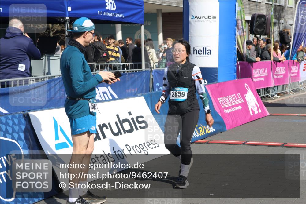 12.04.2026 - 45. Internationalen Wilhelmsburger Insellauf Strokosch-Dieckow http://msf.ph/oto/9462407 12.04.2026 11:10:49 Ziel 3239, 2859, 2811 meine-sportfotos.de
