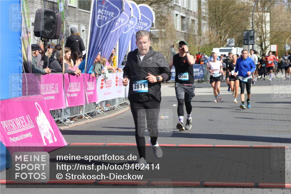 12.04.2026 - 45. Internationalen Wilhelmsburger Insellauf Strokosch-Dieckow http://msf.ph/oto/9462414 12.04.2026 11:10:53 Ziel 2811, 2346 meine-sportfotos.de