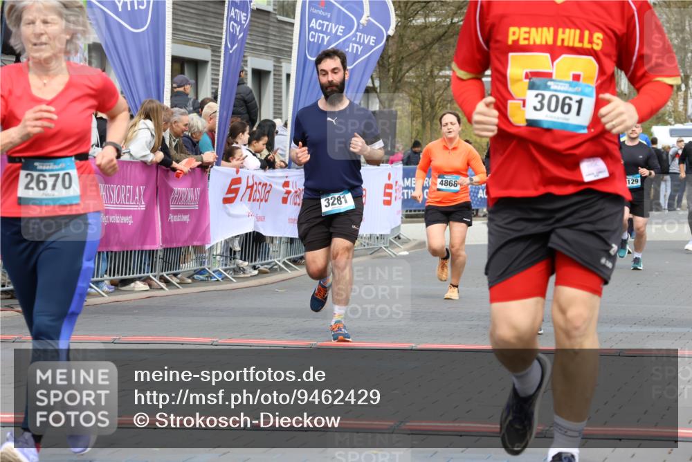 12.04.2026 - 45. Internationalen Wilhelmsburger Insellauf Strokosch-Dieckow http://msf.ph/oto/9462429 12.04.2026 13:17:39 Ziel 2670, 3061, 3281, 4315, 4867, 4868, 4130 meine-sportfotos.de