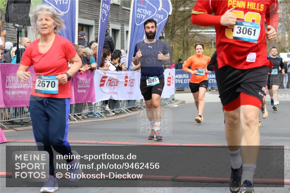 12.04.2026 - 45. Internationalen Wilhelmsburger Insellauf Strokosch-Dieckow http://msf.ph/oto/9462456 12.04.2026 13:17:39 Ziel 2670, 3061, 3281, 4315, 4867, 4868, 4130 meine-sportfotos.de