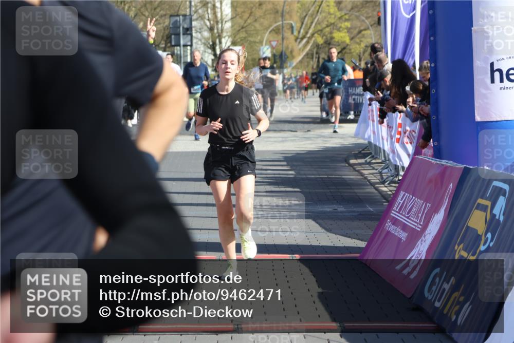 12.04.2026 - 45. Internationalen Wilhelmsburger Insellauf Strokosch-Dieckow http://msf.ph/oto/9462471 12.04.2026 10:52:34 Ziel 3151, 3674, 3184, 3366, 3923, 3887, 3102 meine-sportfotos.de