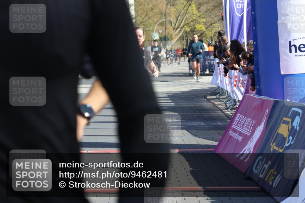 12.04.2026 - 45. Internationalen Wilhelmsburger Insellauf Strokosch-Dieckow http://msf.ph/oto/9462481 12.04.2026 10:52:34 Ziel 3151, 3674, 3184, 3366, 3923, 3887, 3102 meine-sportfotos.de