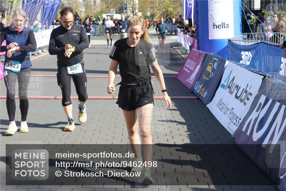 12.04.2026 - 45. Internationalen Wilhelmsburger Insellauf Strokosch-Dieckow http://msf.ph/oto/9462498 12.04.2026 10:52:39 Ziel 3366, 3923, 3887, 3102 meine-sportfotos.de