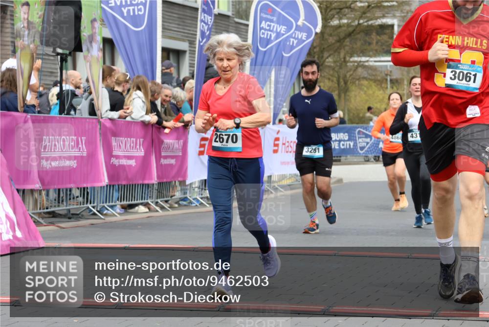 12.04.2026 - 45. Internationalen Wilhelmsburger Insellauf Strokosch-Dieckow http://msf.ph/oto/9462503 12.04.2026 13:17:38 Ziel 2670, 3061, 3281, 4315, 4867, 4868 meine-sportfotos.de