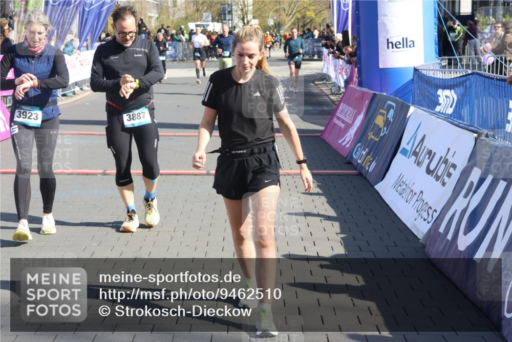 12.04.2026 - 45. Internationalen Wilhelmsburger Insellauf Strokosch-Dieckow http://msf.ph/oto/9462510 12.04.2026 10:52:39 Ziel 3366, 3923, 3887, 3102 meine-sportfotos.de