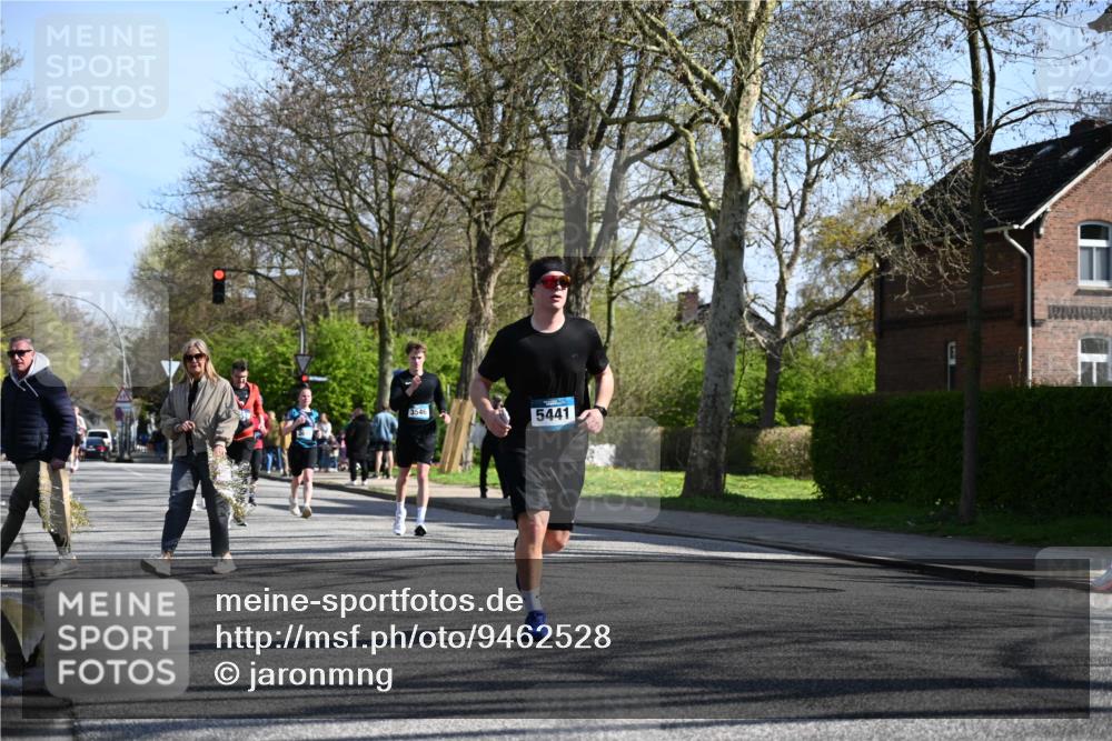 12.04.2026 - 45. Internationalen Wilhelmsburger Insellauf J. Mangold http://msf.ph/oto/9462528 12.04.2026 10:49:37 Ziel 4715, 2392, 3036, 2048, 3357, 2655, 5441, 3546, 2618, 2176, 2054, 3329, 3459, 4855, 4929, 4929, 4634, 3186, 3326, 3556, 3228, 5041, 5033, 4435 meine-sportfotos.de