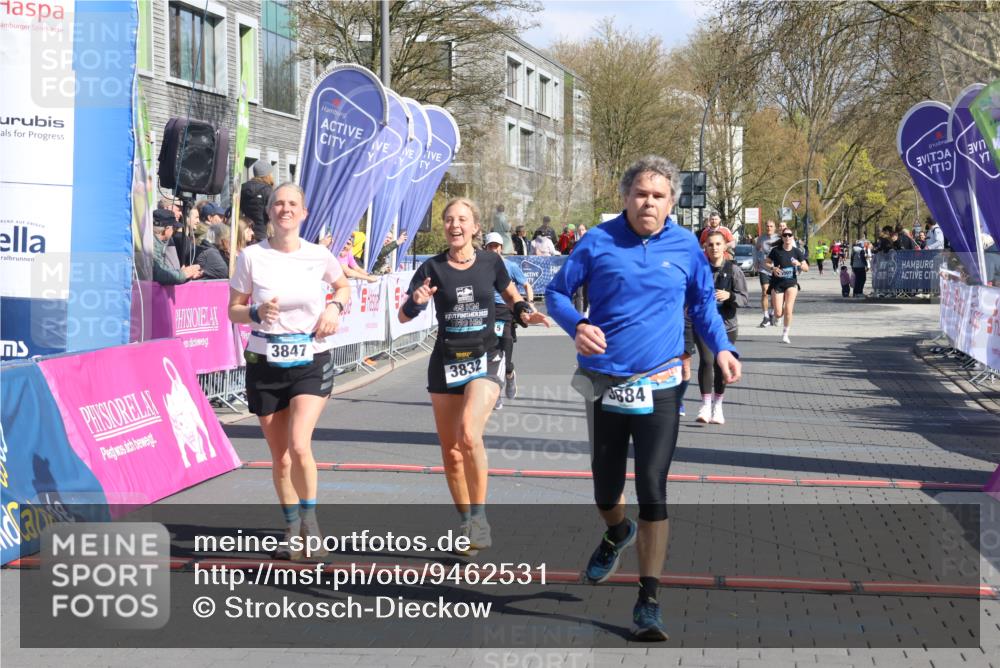 12.04.2026 - 45. Internationalen Wilhelmsburger Insellauf Strokosch-Dieckow http://msf.ph/oto/9462531 12.04.2026 11:10:59 Ziel 2346, 3884, 3847, 3832, 2199, 3715, 2585, 4334 meine-sportfotos.de
