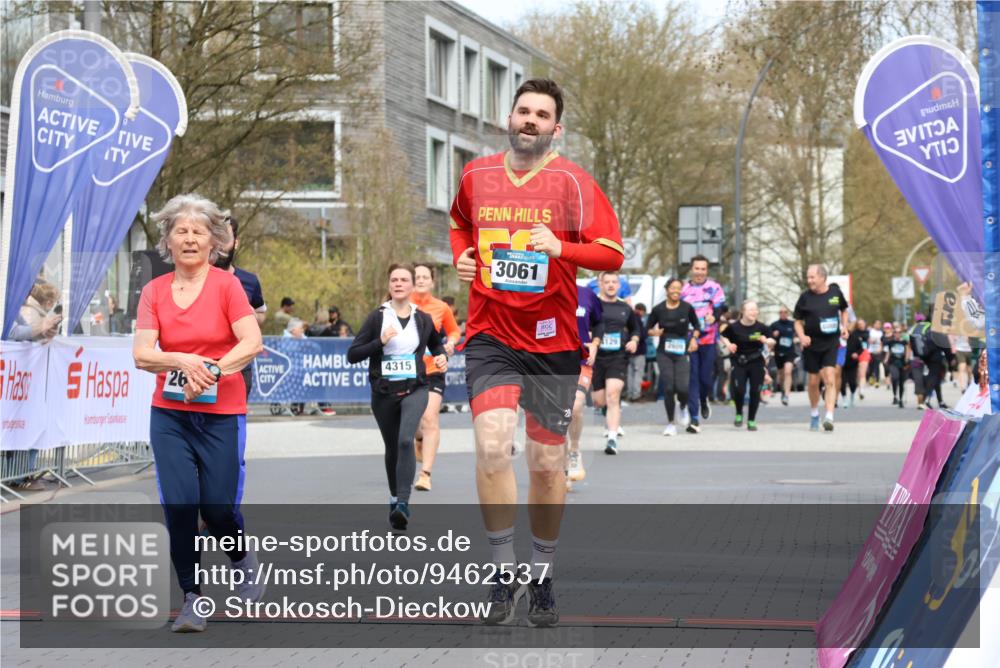 12.04.2026 - 45. Internationalen Wilhelmsburger Insellauf Strokosch-Dieckow http://msf.ph/oto/9462537 12.04.2026 13:17:37 Ziel 2670, 3061, 3281, 4315, 4867 meine-sportfotos.de