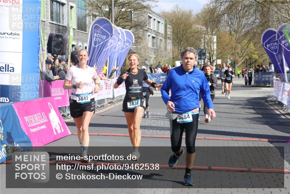 12.04.2026 - 45. Internationalen Wilhelmsburger Insellauf Strokosch-Dieckow http://msf.ph/oto/9462538 12.04.2026 11:10:59 Ziel 2346, 3884, 3847, 3832, 2199, 3715, 2585, 4334 meine-sportfotos.de