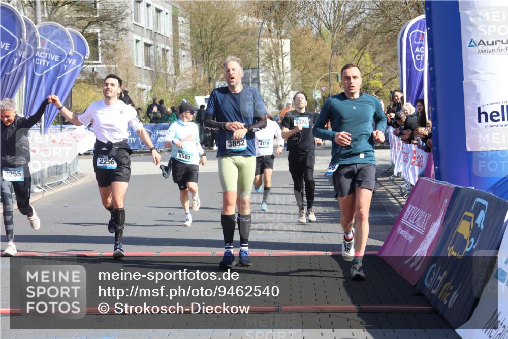12.04.2026 - 45. Internationalen Wilhelmsburger Insellauf Strokosch-Dieckow http://msf.ph/oto/9462540 12.04.2026 10:52:44 Ziel 3852, 2239, 2256, 2255, 5501, 5574, 4710 meine-sportfotos.de