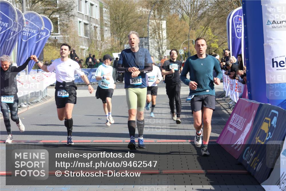 12.04.2026 - 45. Internationalen Wilhelmsburger Insellauf Strokosch-Dieckow http://msf.ph/oto/9462547 12.04.2026 10:52:44 Ziel 3852, 2239, 2256, 2255, 5501, 5574, 4710 meine-sportfotos.de