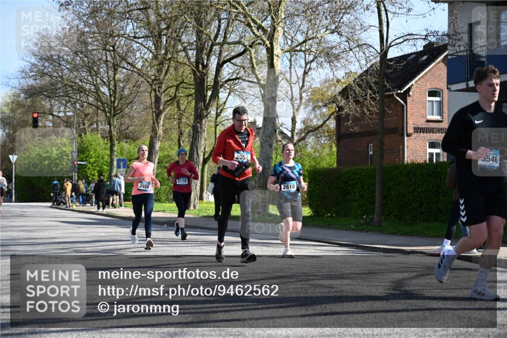 12.04.2026 - 45. Internationalen Wilhelmsburger Insellauf J. Mangold http://msf.ph/oto/9462562 12.04.2026 10:49:41 Ziel 3036, 2048, 3357, 2655, 5441, 3546, 2618, 2176, 2054, 3329, 3459, 4855, 4929, 4634, 3186, 3326, 3556, 3228, 5041, 5033, 4435, 2720, 3234, 3855 meine-sportfotos.de