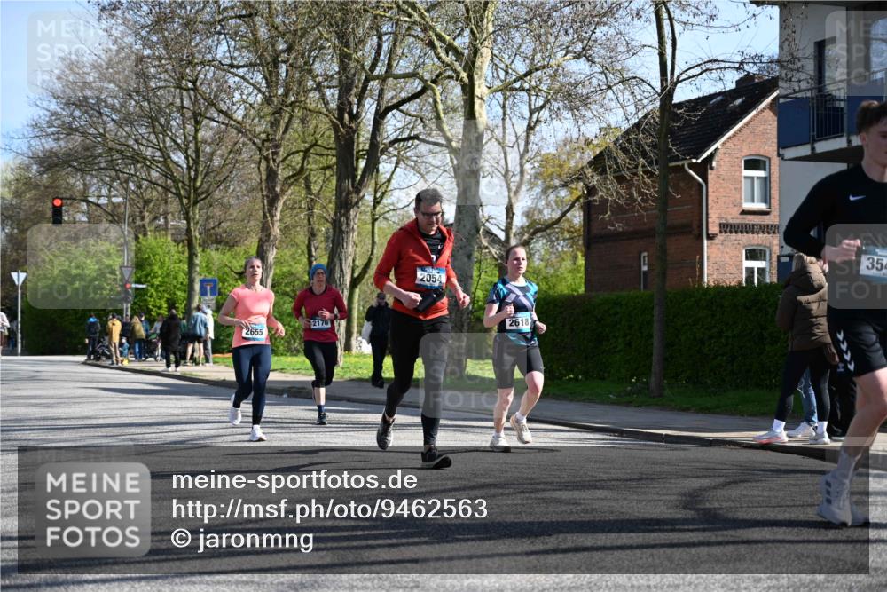 12.04.2026 - 45. Internationalen Wilhelmsburger Insellauf J. Mangold http://msf.ph/oto/9462563 12.04.2026 10:49:42 Ziel 3036, 2048, 3357, 2655, 5441, 3546, 2618, 2176, 2054, 3329, 3459, 4855, 4929, 4634, 3186, 3326, 3556, 3228, 5041, 5033, 4435, 2720, 3234, 3855 meine-sportfotos.de