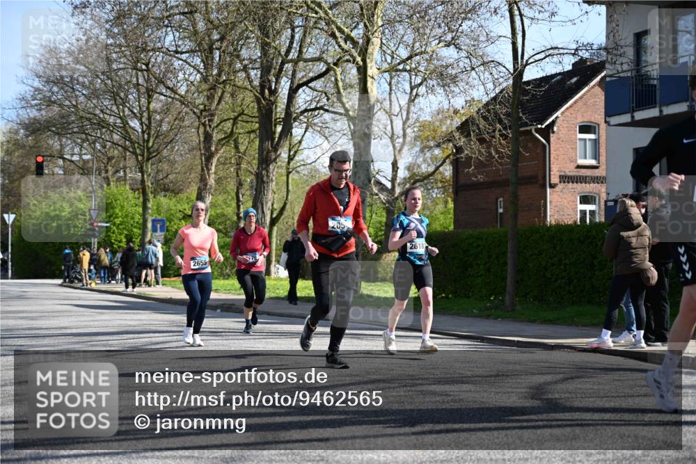 12.04.2026 - 45. Internationalen Wilhelmsburger Insellauf J. Mangold http://msf.ph/oto/9462565 12.04.2026 10:49:42 Ziel 3036, 2048, 3357, 2655, 5441, 3546, 2618, 2176, 2054, 3329, 3459, 4855, 4929, 4634, 3186, 3326, 3556, 3228, 5041, 5033, 4435, 2720, 3234, 3855 meine-sportfotos.de