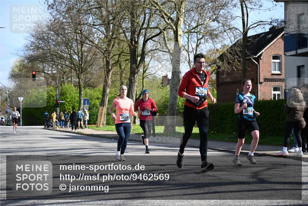 12.04.2026 - 45. Internationalen Wilhelmsburger Insellauf J. Mangold http://msf.ph/oto/9462569 12.04.2026 10:49:42 Ziel 3036, 2048, 3357, 2655, 5441, 3546, 2618, 2176, 2054, 3329, 3459, 4855, 4929, 4634, 3186, 3326, 3556, 3228, 5041, 5033, 4435, 2720, 3234, 3855 meine-sportfotos.de