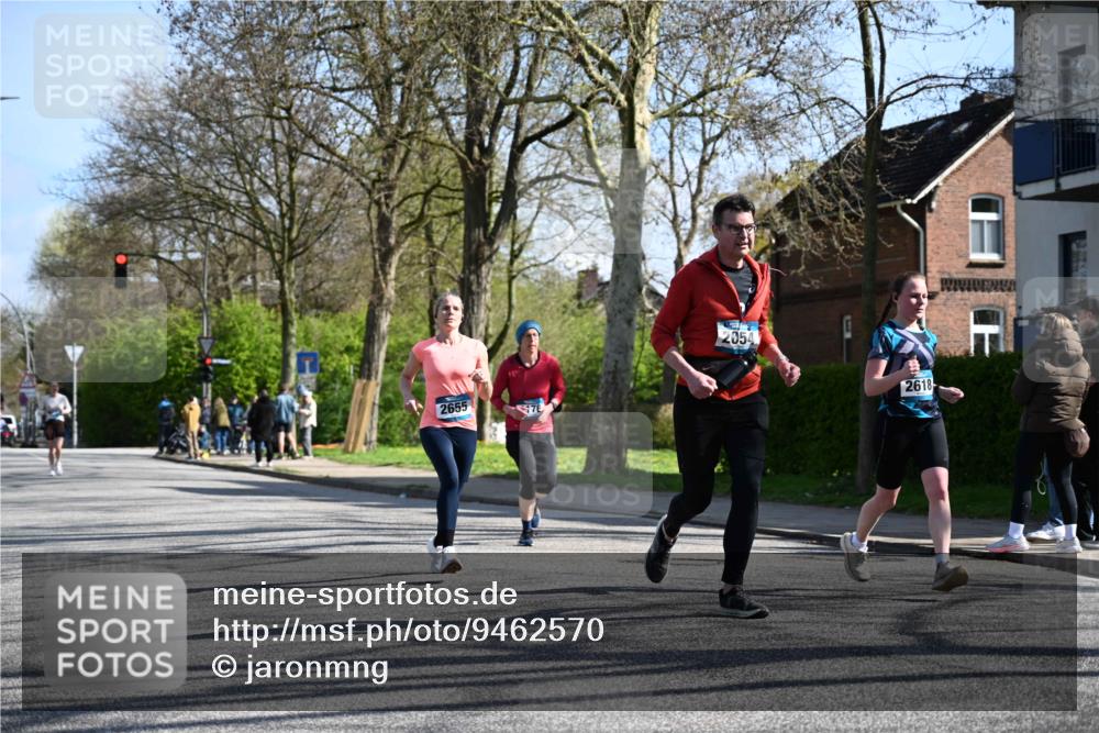 12.04.2026 - 45. Internationalen Wilhelmsburger Insellauf J. Mangold http://msf.ph/oto/9462570 12.04.2026 10:49:42 Ziel 3036, 2048, 3357, 2655, 5441, 3546, 2618, 2176, 2054, 3329, 3459, 4855, 4929, 4634, 3186, 3326, 3556, 3228, 5041, 5033, 4435, 2720, 3234, 3855 meine-sportfotos.de